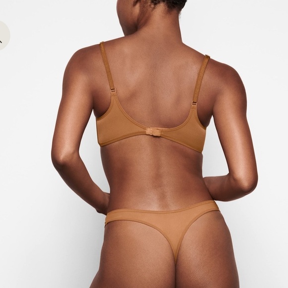 Skims ultra fine mesh scoop bra in bronze - Picture 2 of 8